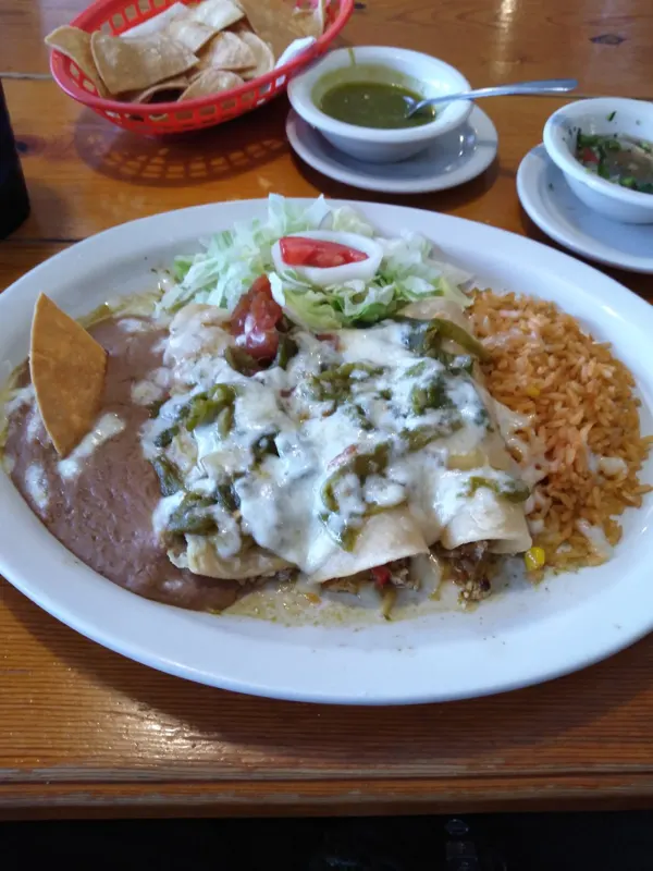 Flautas with sour cream